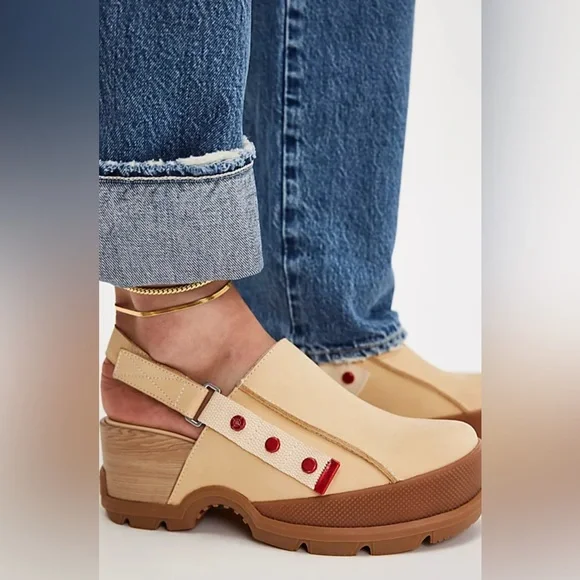 Free People Sorel Roam'N Rubber Clogs
Size 9.5 - Picture 1 of 13